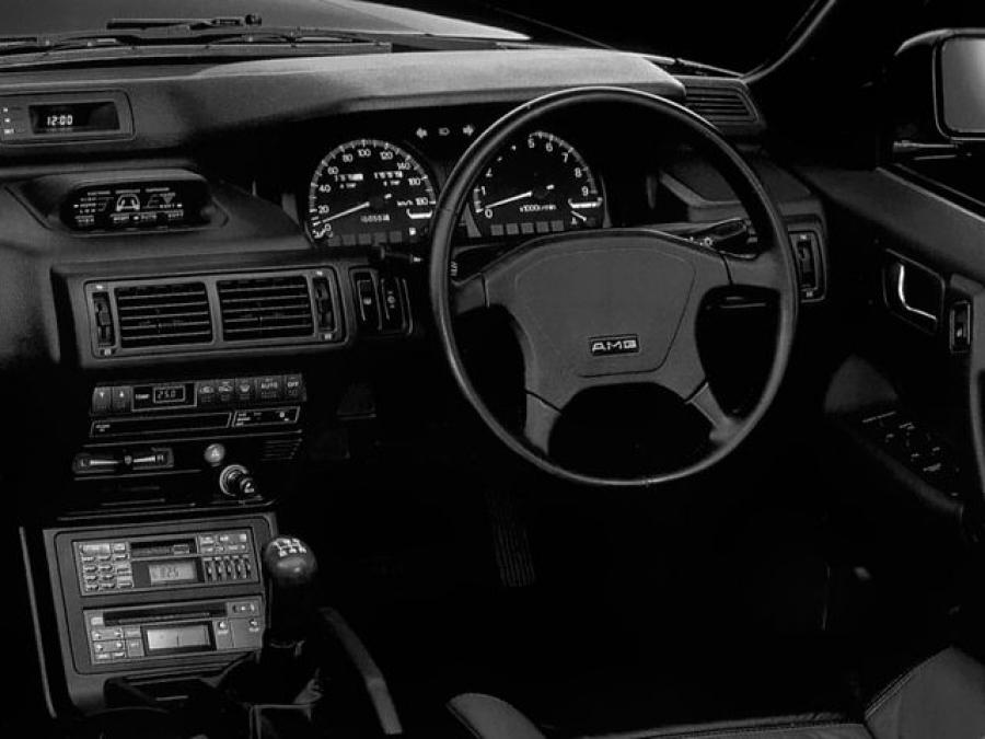 Панель приборов Mitsubishi Galant AMG (E33A) 1989 года  (фото 3 из 6)